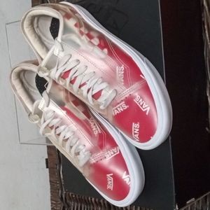 Vans,10,red
